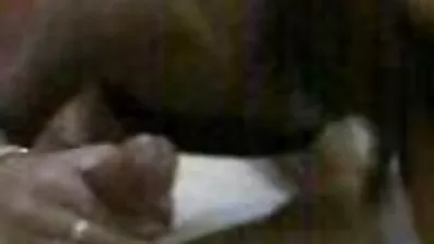 খালা লোমশ গুদ দিয়ে বাংলাচুদাচুদি কথাসহ গোসল করে।