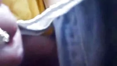 লোকটি একটি প্রাপ্তবয়স্ক শ্যামাঙ্গীর কাছে ফিরে দাঁড়িয়েছে যে তার বাংলা চুদাচুদি video পায়ু চাটছে