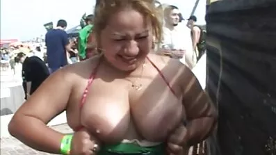 স্বর্ণকেশী MILF একটি যৌন খেলনা সঙ্গে ভগ fucks এবং এটা ভালবাসে বাংলা চুদাচুদি ভিডিও এইচডি