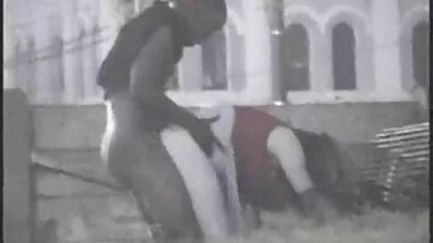 একজন বয়স্ক লোক বাংলা চুদাচুদি sex একটি অল্পবয়সী মেয়ের কাছ থেকে ব্লোজব উপভোগ করে।